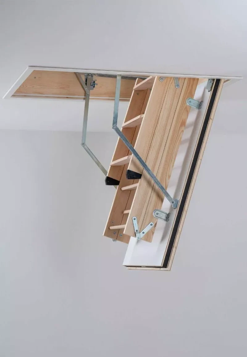 Zatvoreni protupožarni potkrovni poklopac DOLLE REI 45, dizajniran za zaštitu od požara.