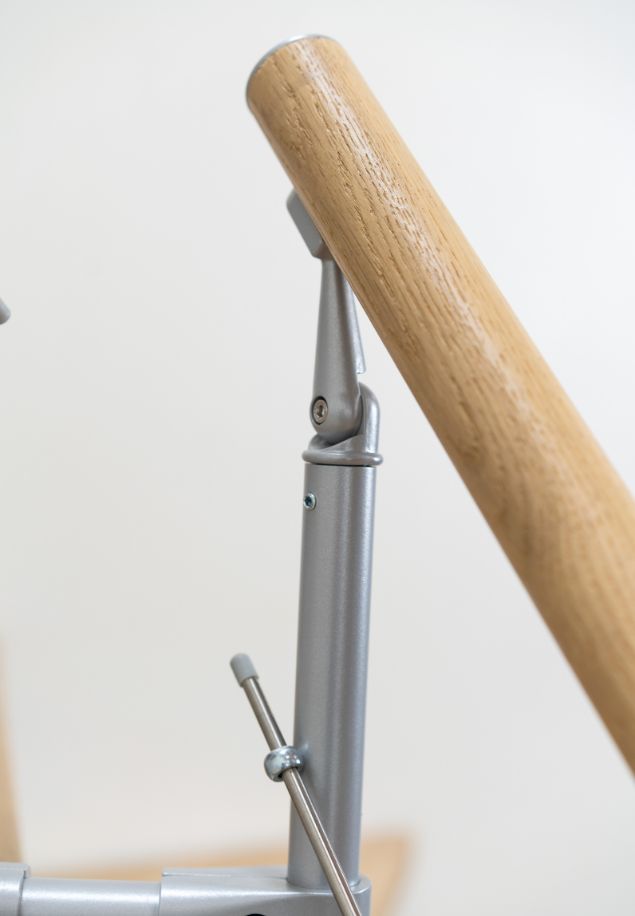 Detalj spoja rukohvata na modularnim stepenicama metalni spoj rukohvata i ograde na modularnim stepenicama