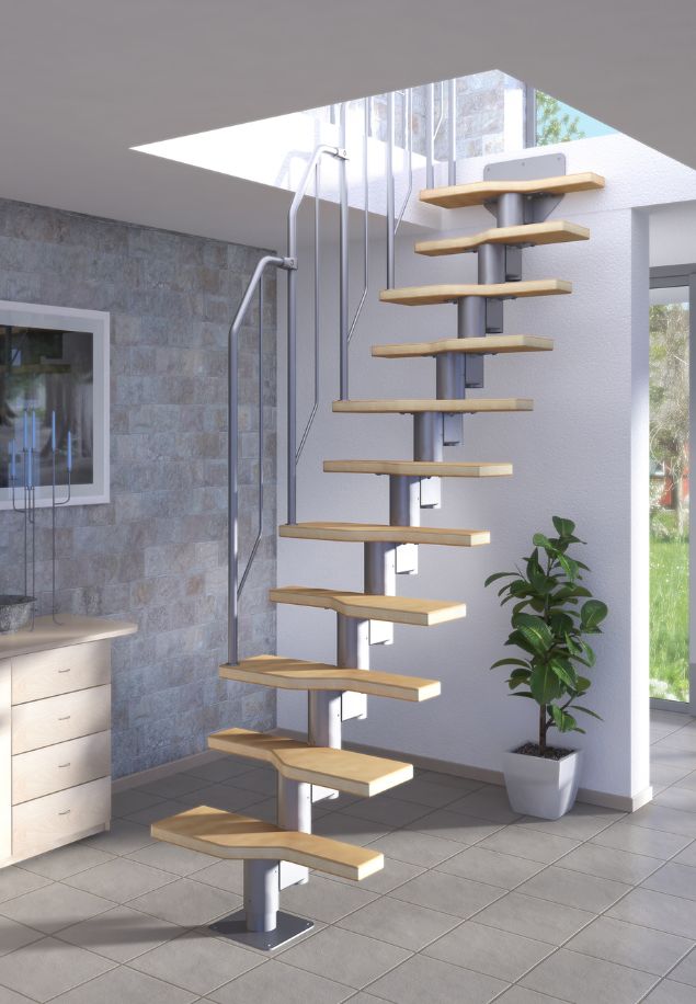 ATHENA stubište sa sivom čeličnom konstrukcijom i bukovim gazištima, postavljeno u modernom interijeru s pločicama i staklenim krovnim otvorom
