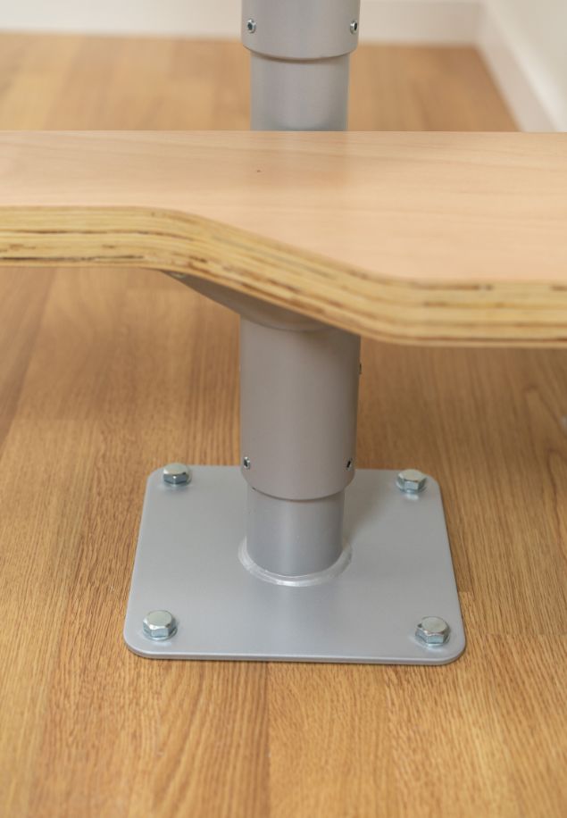 ravne stepenice ATLANTA s bukovim gazištima i crnom konstrukcijom