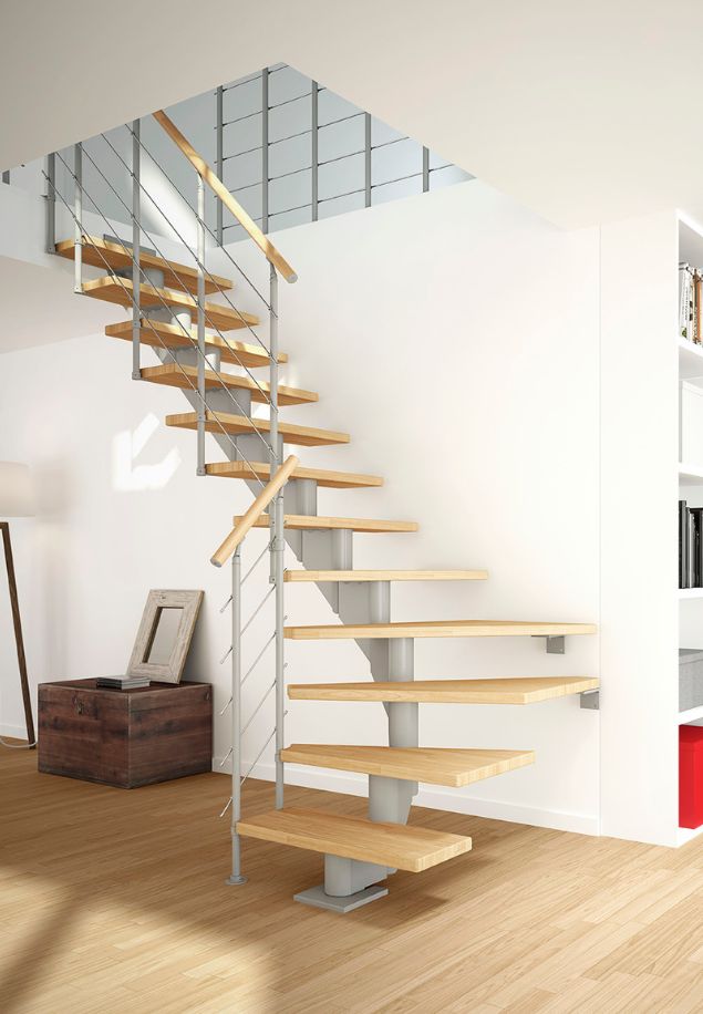Stepenice modela HAMBURG s drvenim gazištima od bukve, metalnom konstrukcijom i rukohvatom u boji drva.