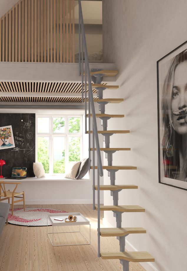 modularne stepenice ATLANTA sa svijetlosivom konstrukcijom i drvenim gazištima u modernom interijeru s galerijom