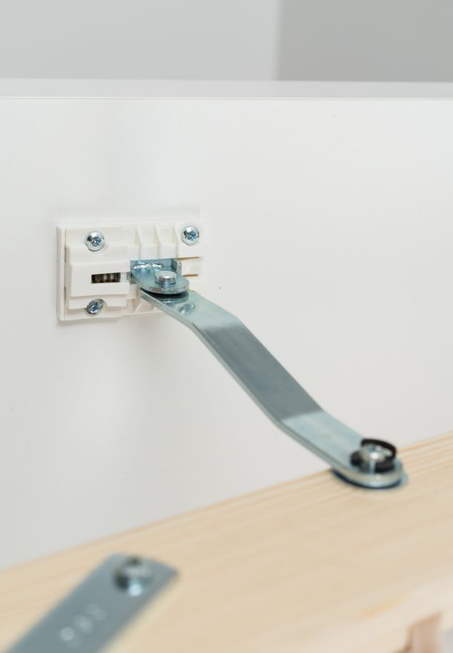 Mehanizam za otvaranje tavanskih stepenica ClickFIX® 76 GOLD za sigurno zaključavanje. Mehanizam za otvaranje tavanskih stepenica ClickFIX® 76 GOLD s metalnim dijelovima za sigurno zaključavanje.