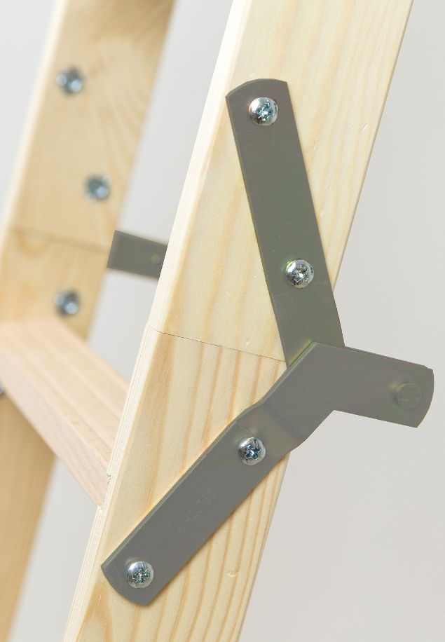 Mehanizam za povezivanje dijelova tavanskih stepenica ClickFIX® 36 GOLD MINI za veću stabilnost. Mehanizam za povezivanje dijelova tavanskih stepenica ClickFIX® 36 GOLD MINI, s metalnim pričvršćivačima za stabilnost.