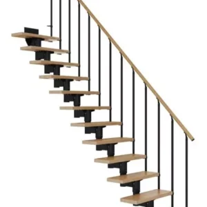 ravne stepenice CORK s crnom čeličnom konstrukcijom, hrastovim gazištima i ogradom CLASSIC II s okomitim šipkama