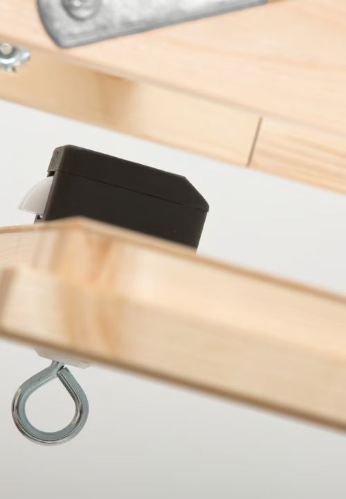 detalj brave i metalnog prstena za otvaranje klape modela MINI 40