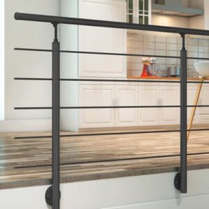 unutarnja balustrada CLEAN BLACK montirana na prijelazu između kuhinje i stepenica