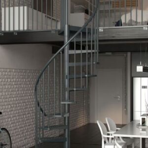 Na fotografiji se vide metalne spiralne stepenice koje vode na galeriju u modernom, loft interijeru.